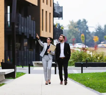 A Signature Group agent guiding Northeast Ohio sellers through a quick, profitable sale